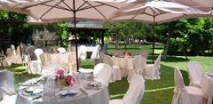 Allestimento tavoli esterno Casa D'Ascia copy.jpg